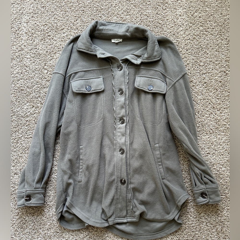 Small oversized button down💛